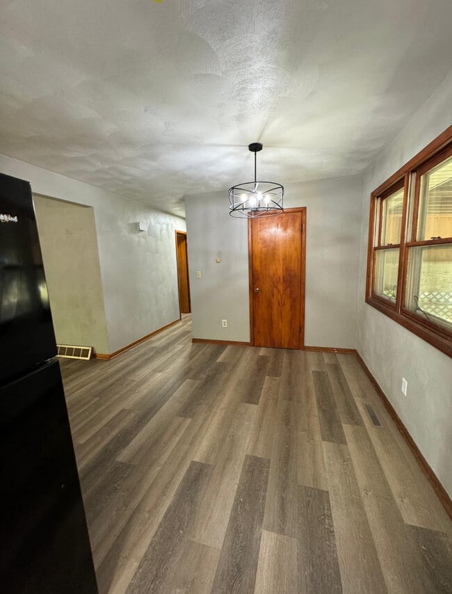 Building Photo - 24207 Jefferson Center St