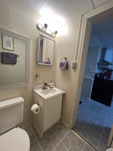 Building Photo - 2329 10th Ct S