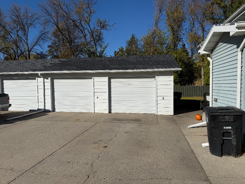 Building Photo - 716 Great Plains Ct