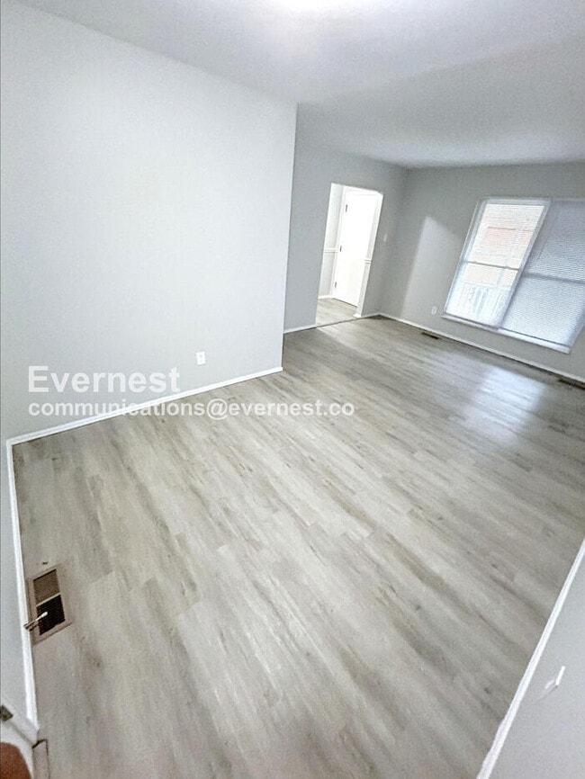 Building Photo - 12465 Shoreside Dr