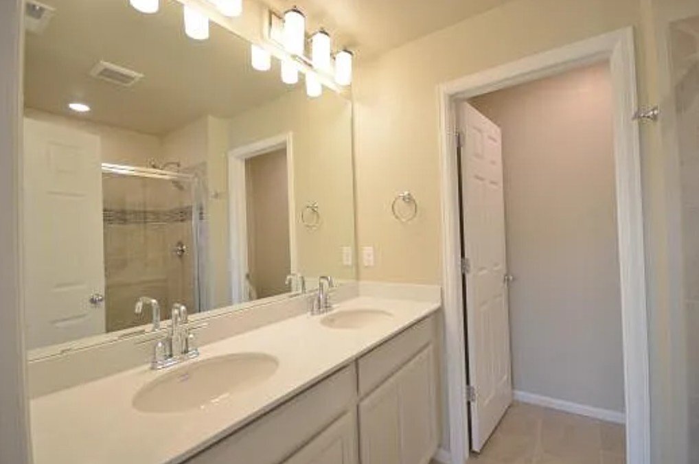 Building Photo - 8204 S Trails Edge Ct