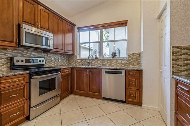 Building Photo - 5851 NW 119th Dr