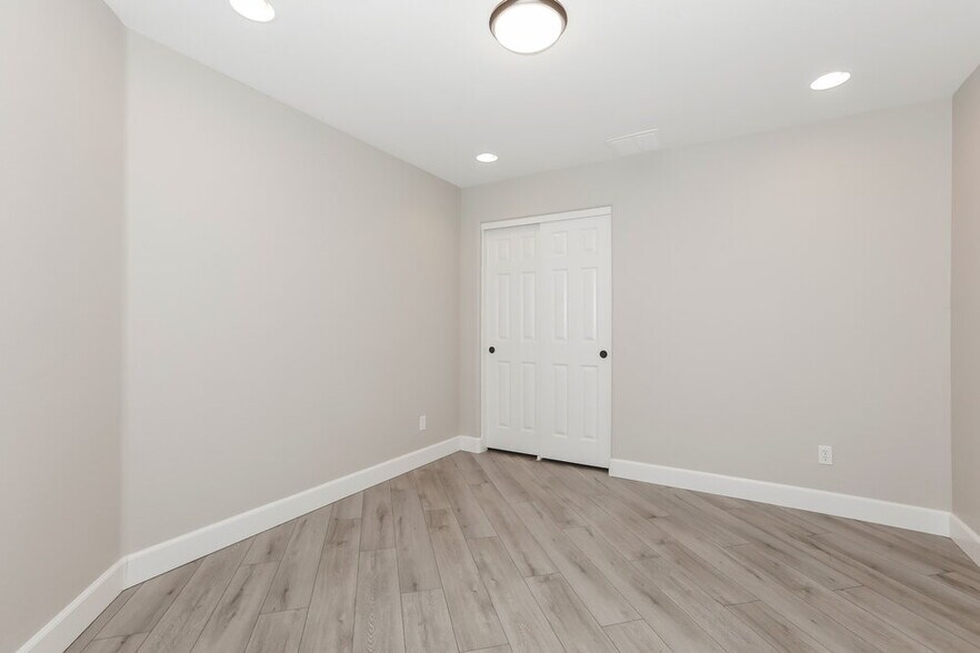 Building Photo - 1846 W Half Moon Cir