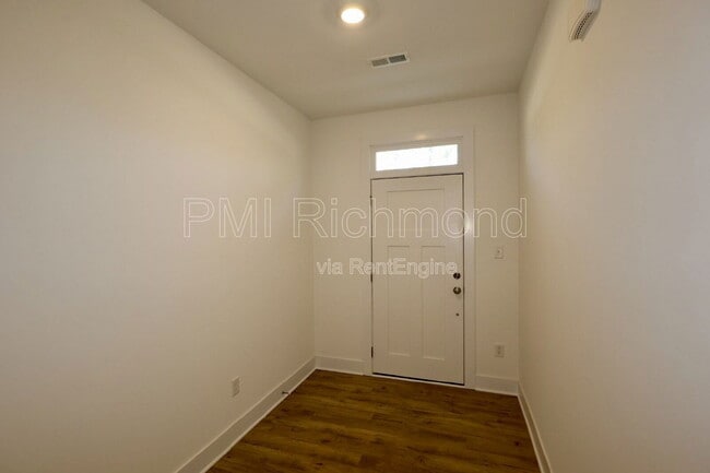 Building Photo - 15325 Sunray Wy