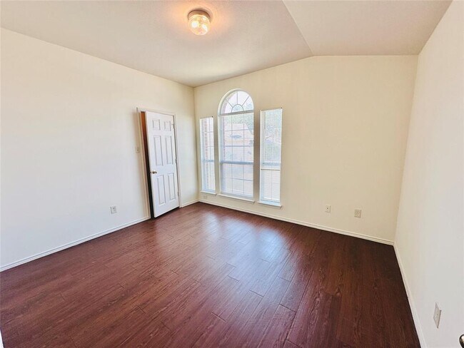 Building Photo - 1800 Tolstoy Cir