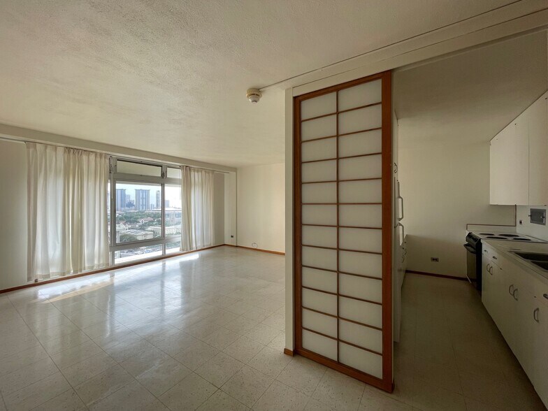 Building Photo - 1515 Nuuanu Ave