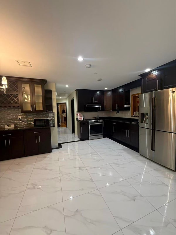 Building Photo - 120-13 9th Ave