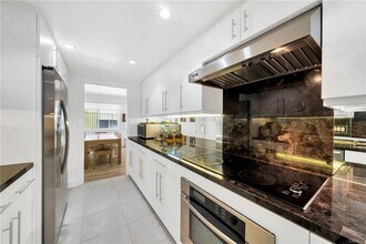 Building Photo - 7259 Hillside Ave