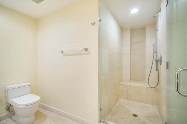 Building Photo - 495 Brickell Ave