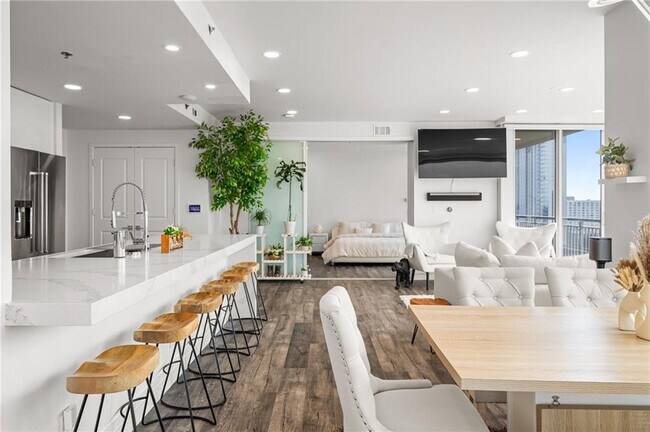 Building Photo - 3338 Peachtree Rd NE