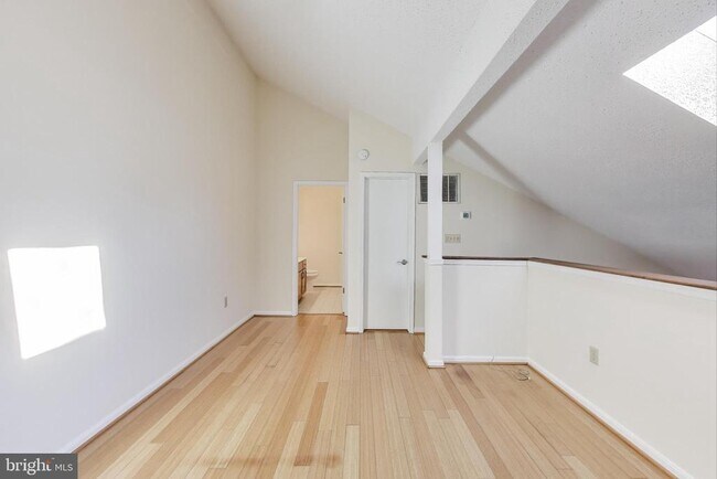 Building Photo - 1639 Carriage House Terrace