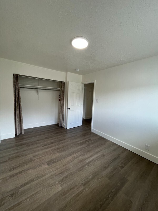 Building Photo - 382 Mansfield Ave S