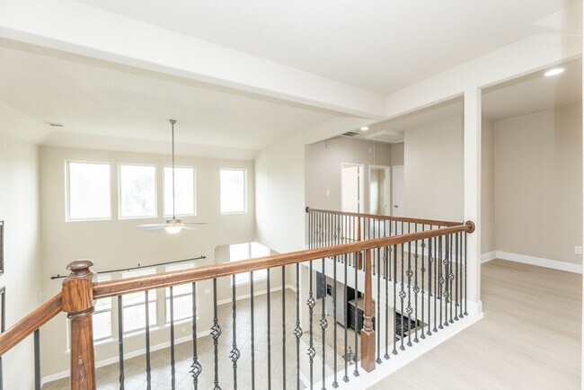 Building Photo - 6123 Northcrest Village Way