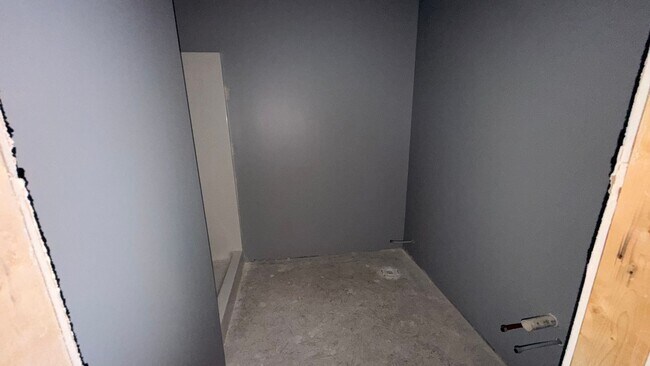 Building Photo - 608-608 W 15th St