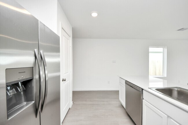 Building Photo - 317 Brandi Dr