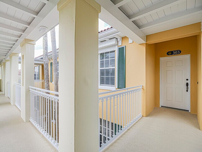 Primary Photo - 5225 E Harbor Village Dr