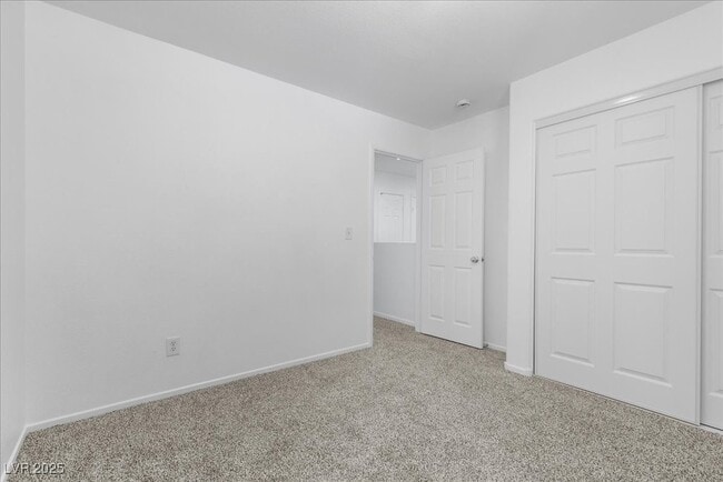Building Photo - 32 Red Oak Canyon St