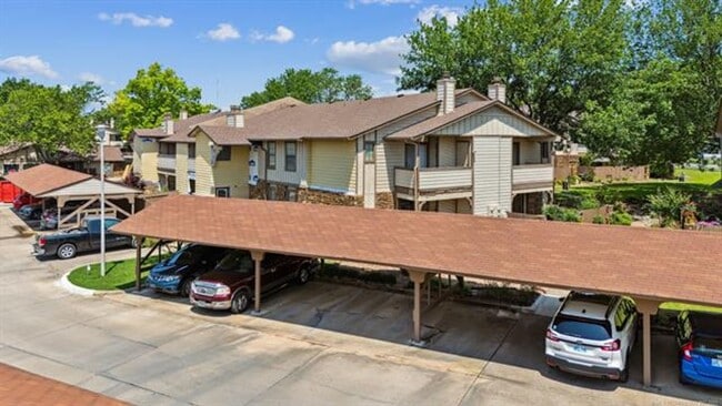 Building Photo - Move-in ready 2-bed, 2-bath condo in the d...