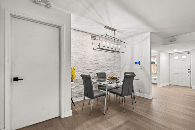 Building Photo - 5945 Parkwalk Dr