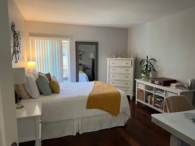 Building Photo - 1345 Cabrillo Park Dr