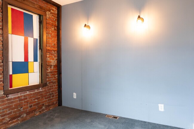 Building Photo - 41 Potter St