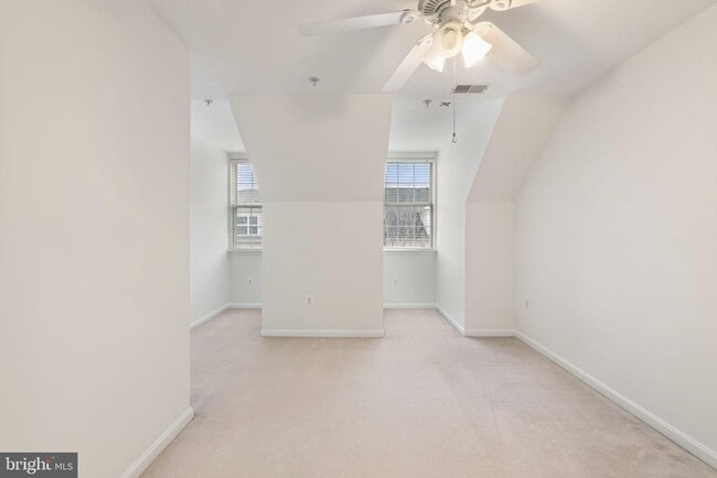 Building Photo - 5061 Kilburn St