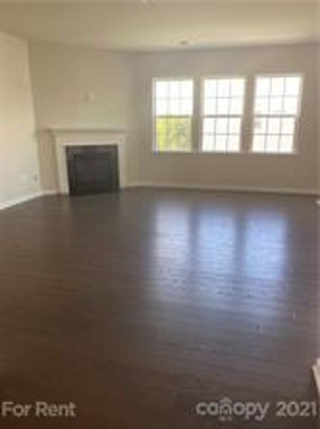 Building Photo - New Home in Desirable Palisades!