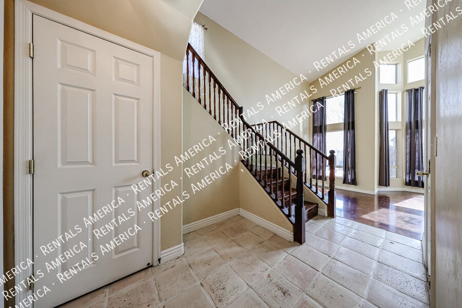 Building Photo - 2127 E Nighthawk Wy