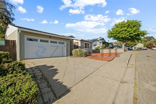 Building Photo - 232 Doyle Dr