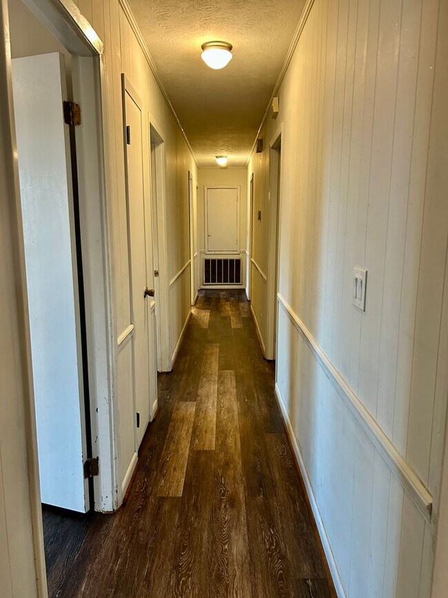 Building Photo - 1825 Edwardian Way