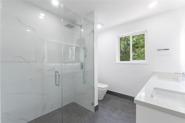 Building Photo - 6498 NW 113th Pl