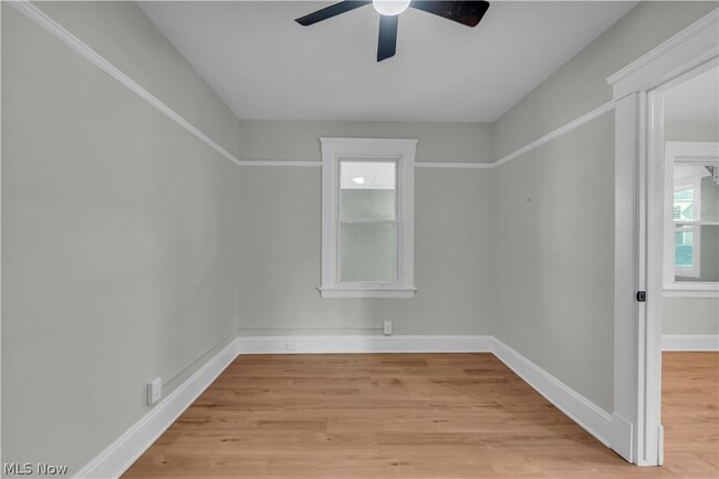 Building Photo - 1330 W 67th St