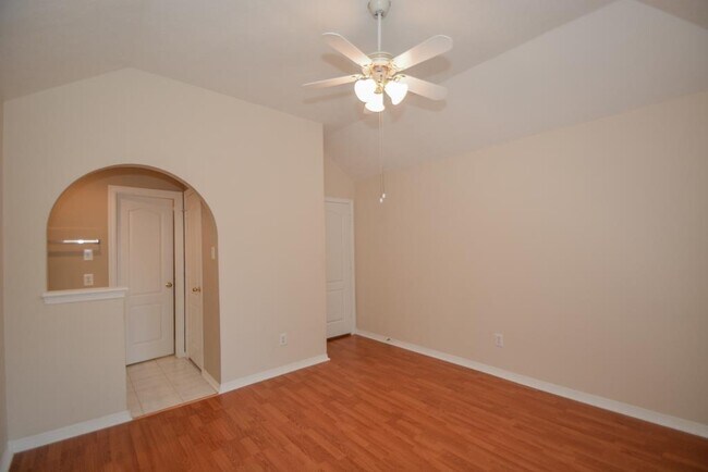Building Photo - 910 Chinni Ct