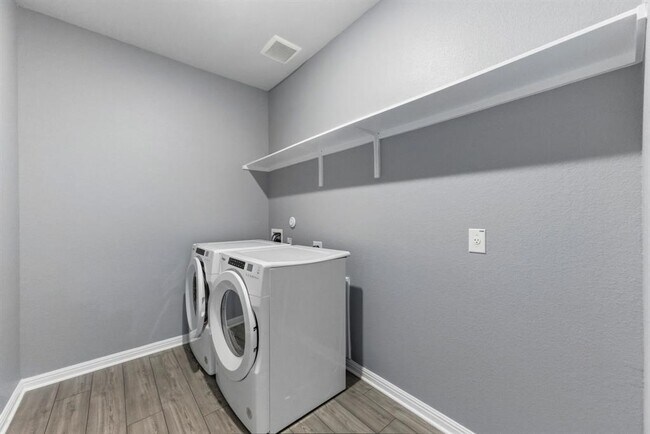 Building Photo - 100 Javans Nest