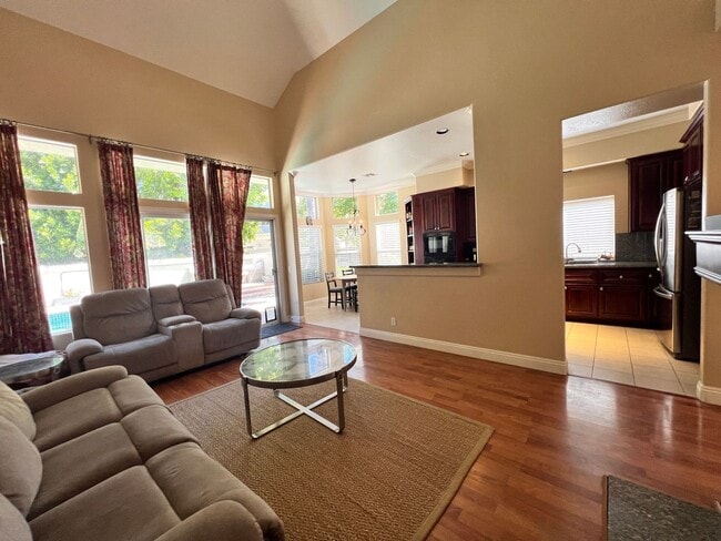 Building Photo - Scripps Ranch 4 bedroom 3 bath with Solar/...