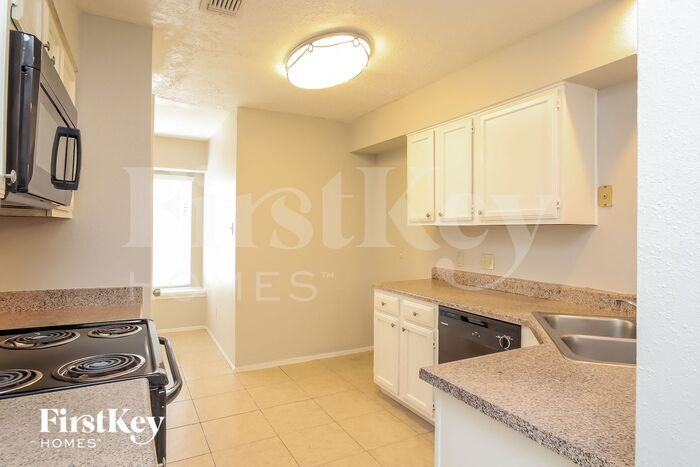 Building Photo - 2710 Village Ct