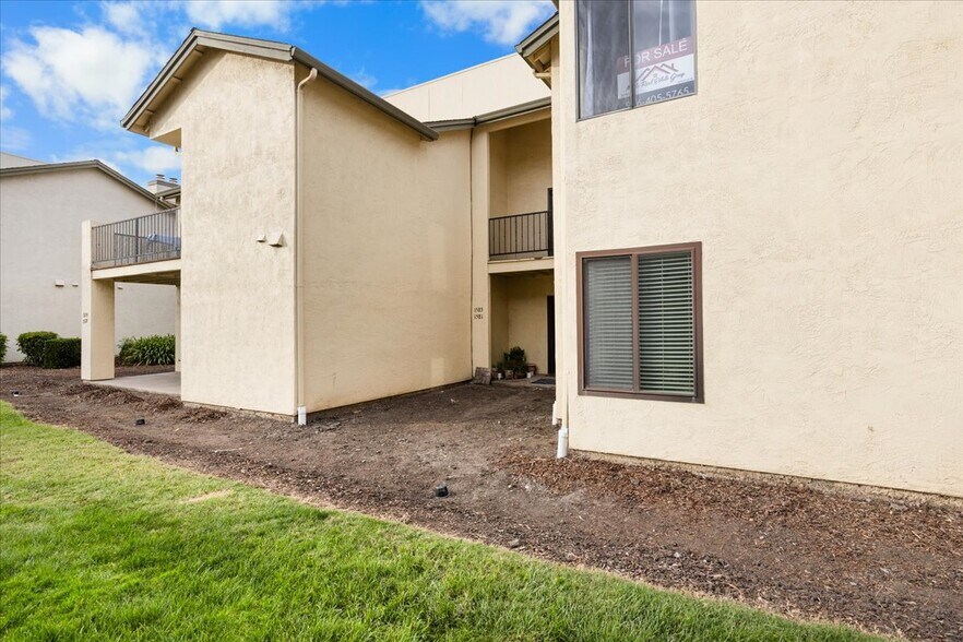 Building Photo - 1581 W Swain Rd