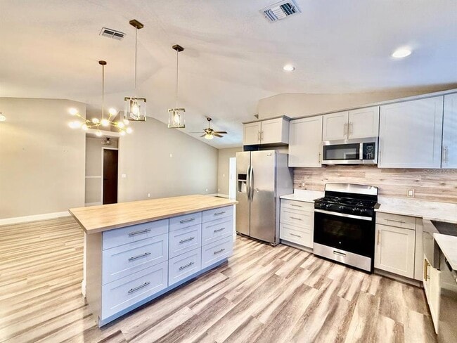 Building Photo - 8711 Busch Oaks St