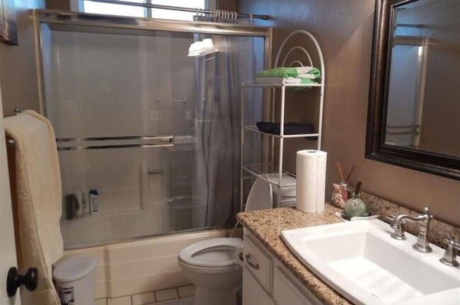 Building Photo - Two-Story 3 Bed, 2 Bath Townhome with Garage