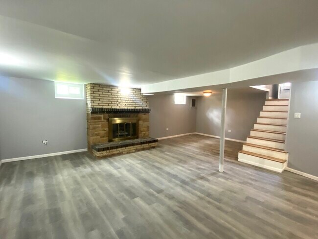 Building Photo - 426 Berteau Ave