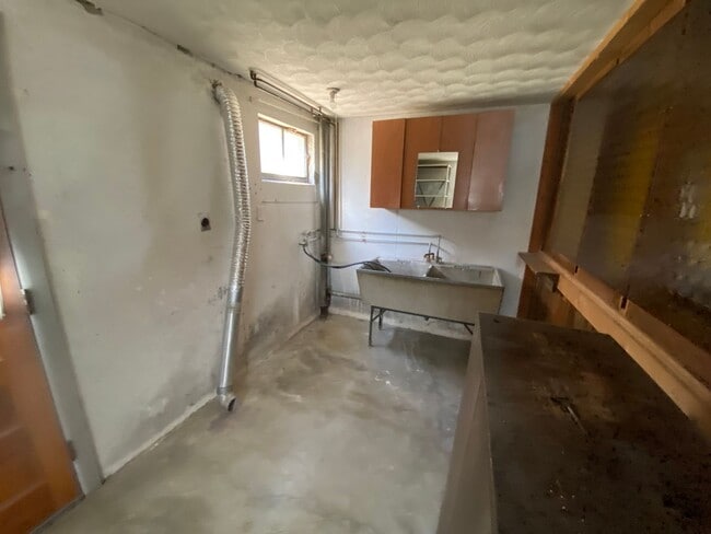 Building Photo - GREEN TWP - Meticulous 3 Bed Brick Ranch 1.5 bath, 1 Car Garage