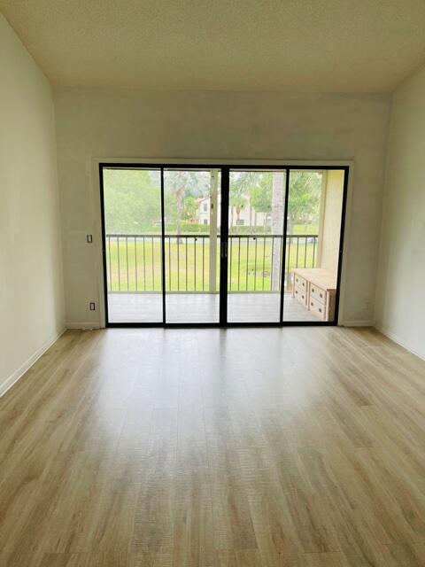 Building Photo - 3386 Lucerne Park Dr