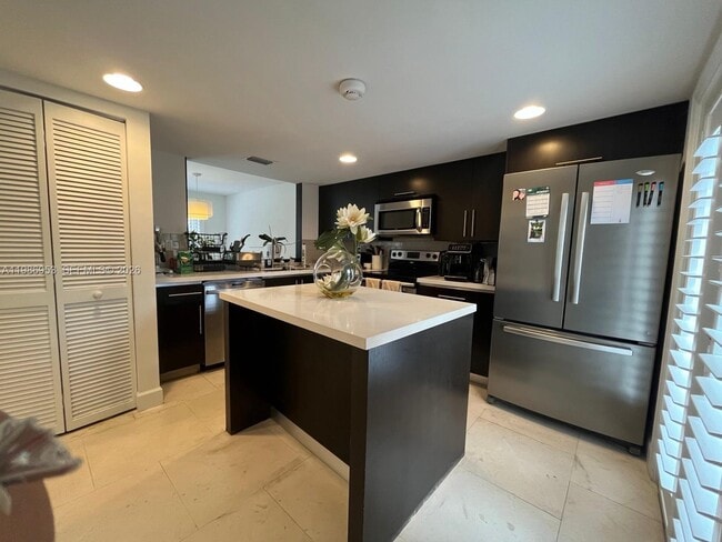 Building Photo - 5570 SW 70th Pl S