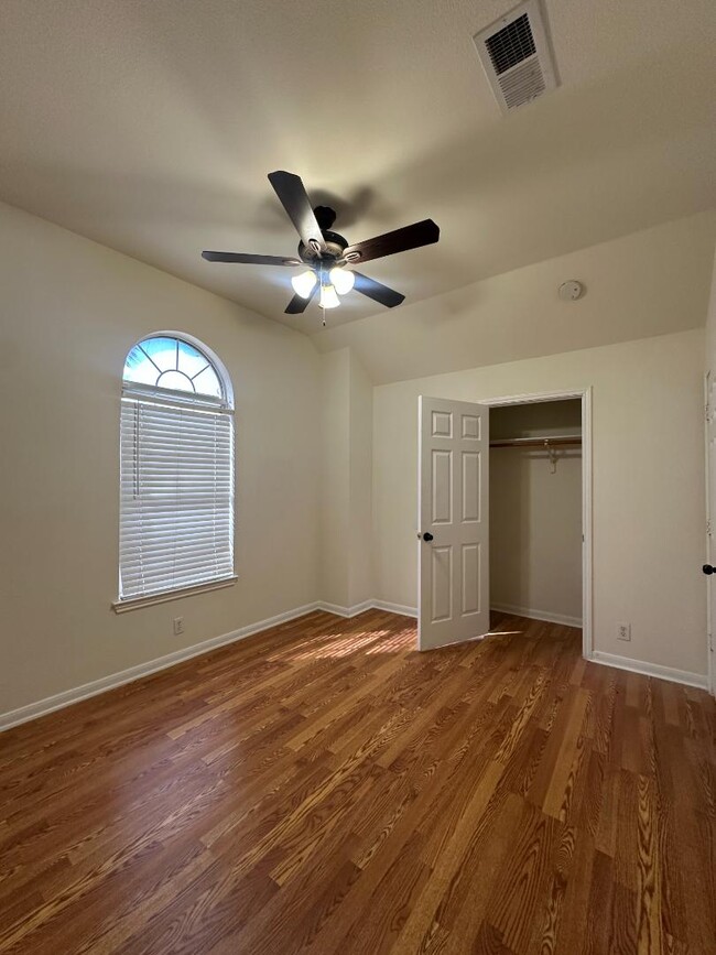 Building Photo - 12360 Hart Crest