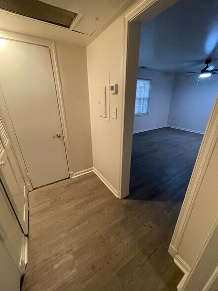 Building Photo - 2008 Fort Davis St SE