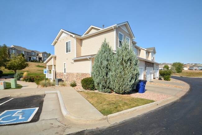 Building Photo - Beautiful townhome near Ft. Carson availab...