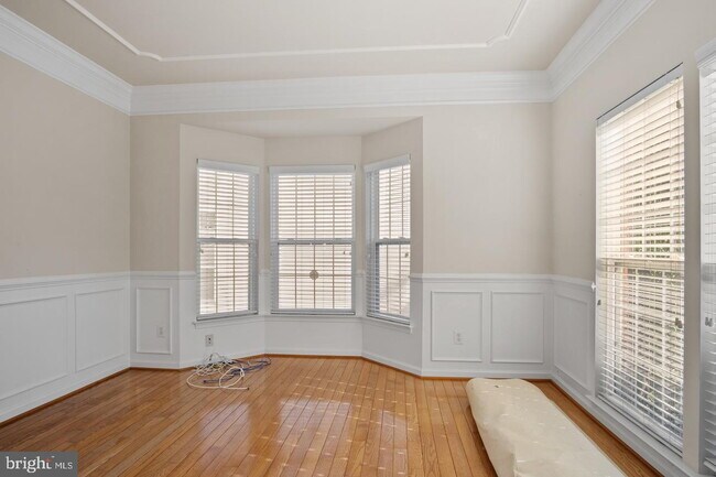 Building Photo - Spacious 4-Bedroom Home with Lake Views & Finished Basement