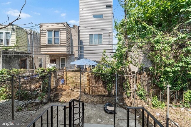 Building Photo - 56 N Yewdall St