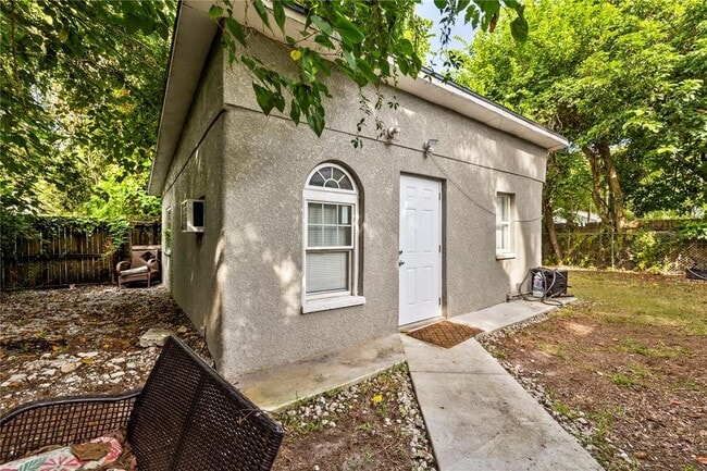 Building Photo - 2708 N Mitchell Ave