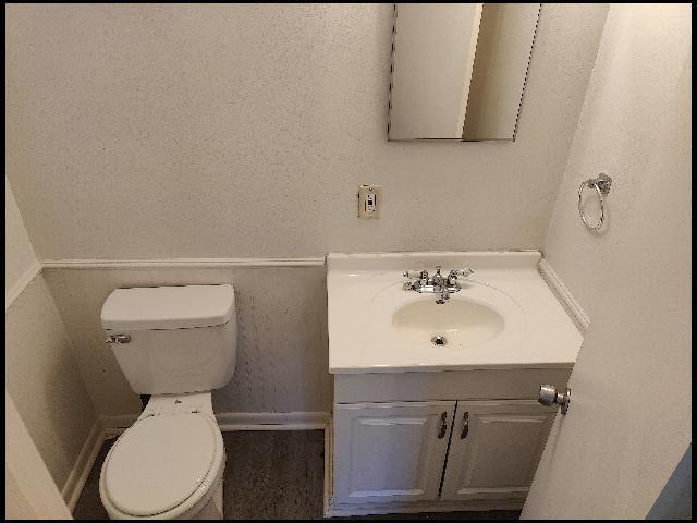 Building Photo - 204 Dobbs St